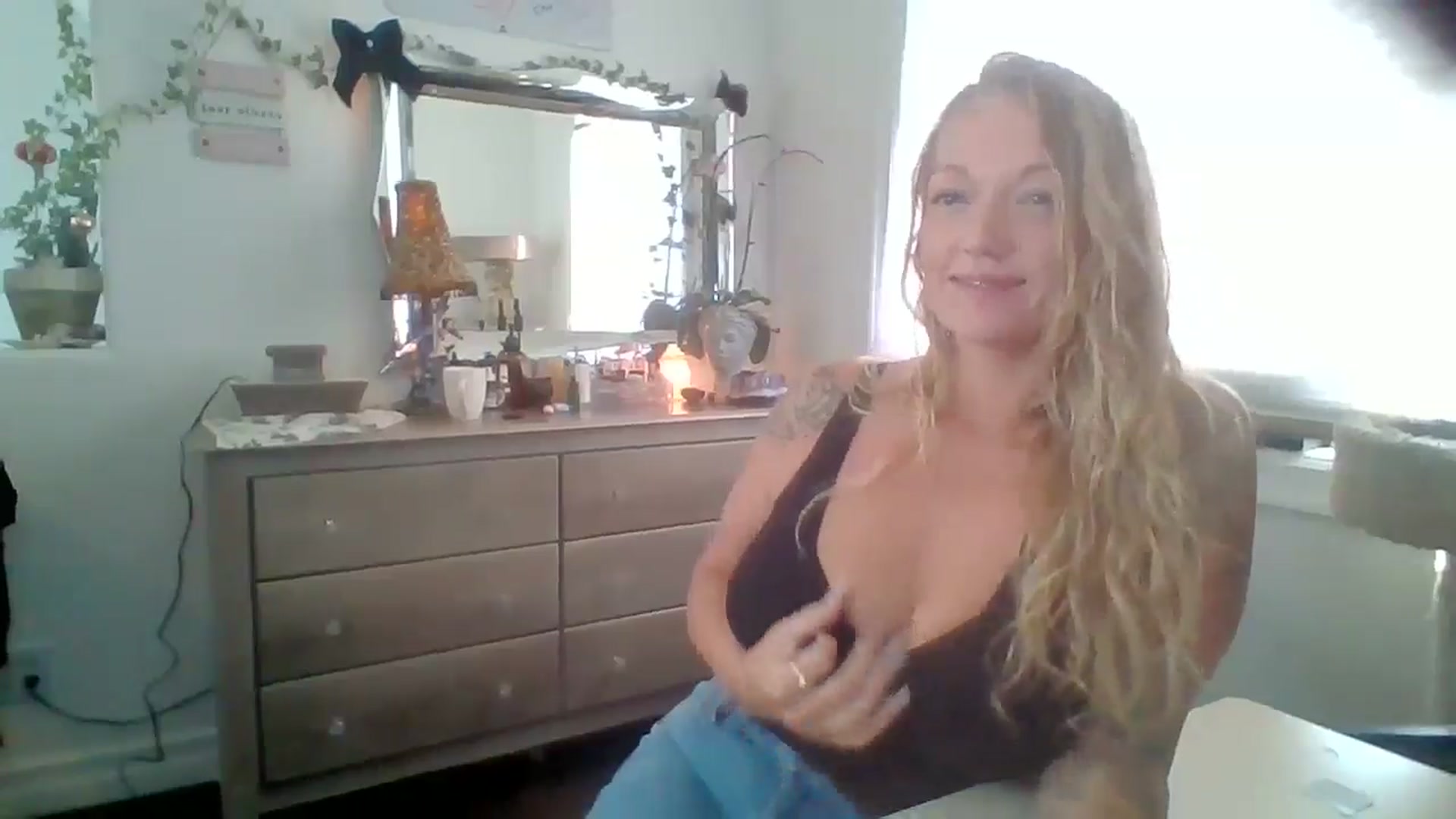 Gallery image thumbnail from EmilyEmbers's myfreecams stream on, 09/12/2025, 15:37 image 5 of 20
