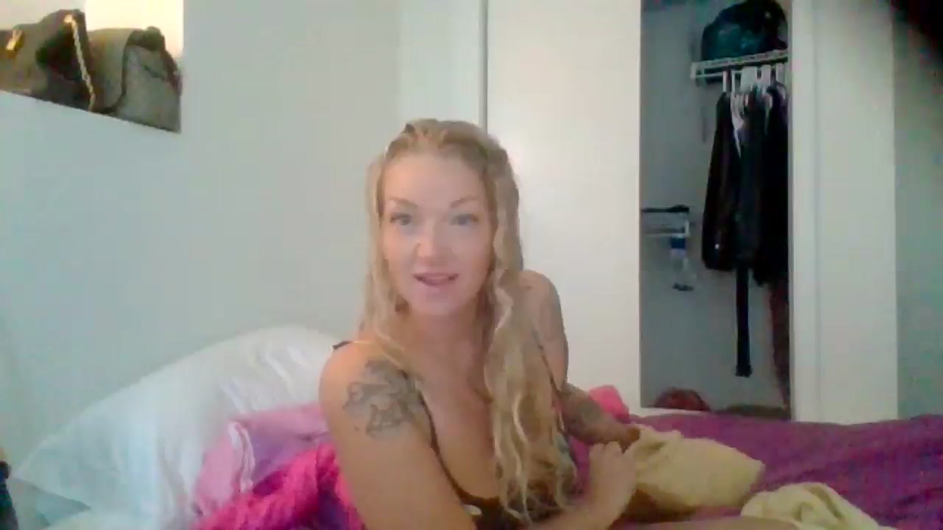 Gallery image thumbnail from EmilyEmbers's myfreecams stream on, 09/16/2025, 16:07 image 5 of 20
