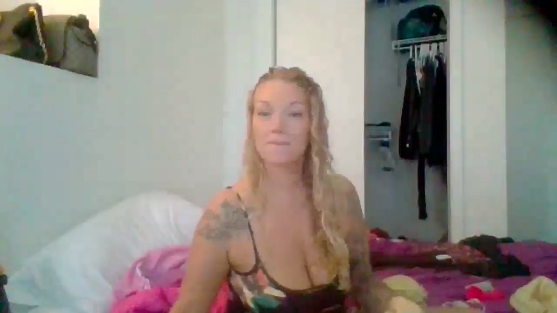 Gallery image thumbnail from EmilyEmbers's myfreecams stream on, 09/16/2025, 16:07 image 12 of 20