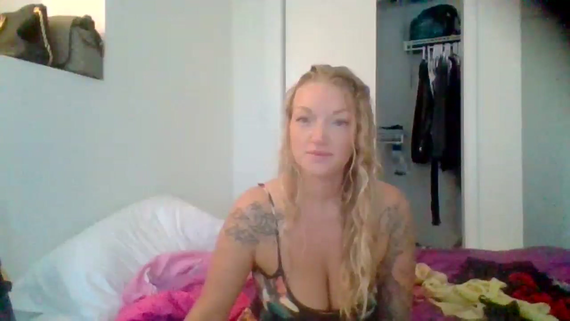 Gallery image thumbnail from EmilyEmbers's myfreecams stream on, 09/16/2025, 16:07 image 8 of 20