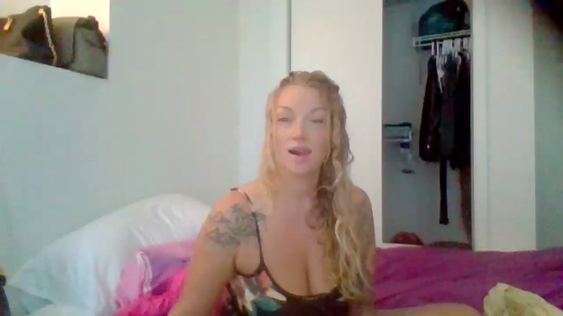 Gallery image thumbnail from EmilyEmbers's myfreecams stream on, 09/16/2025, 16:07 image 4 of 20