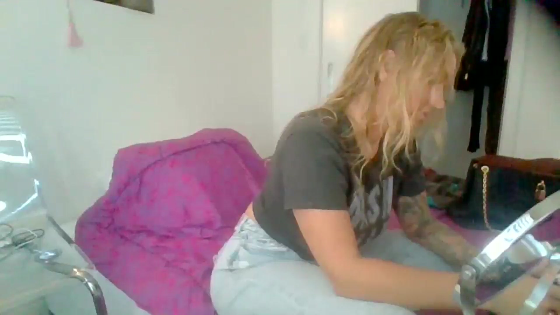 Gallery image thumbnail from EmilyEmbers's myfreecams stream on, 09/17/2025, 19:50 image 2 of 20