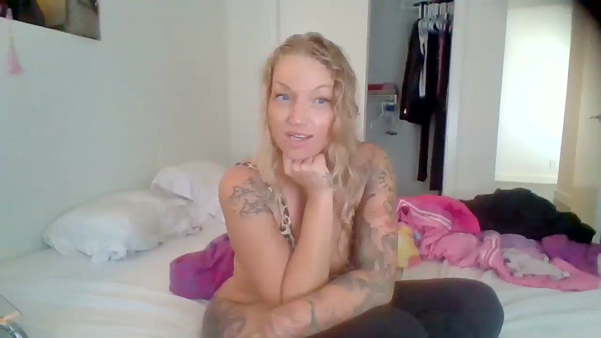 Gallery image thumbnail from EmilyEmbers's myfreecams stream on, 09/18/2025, 20:23 image 12 of 20