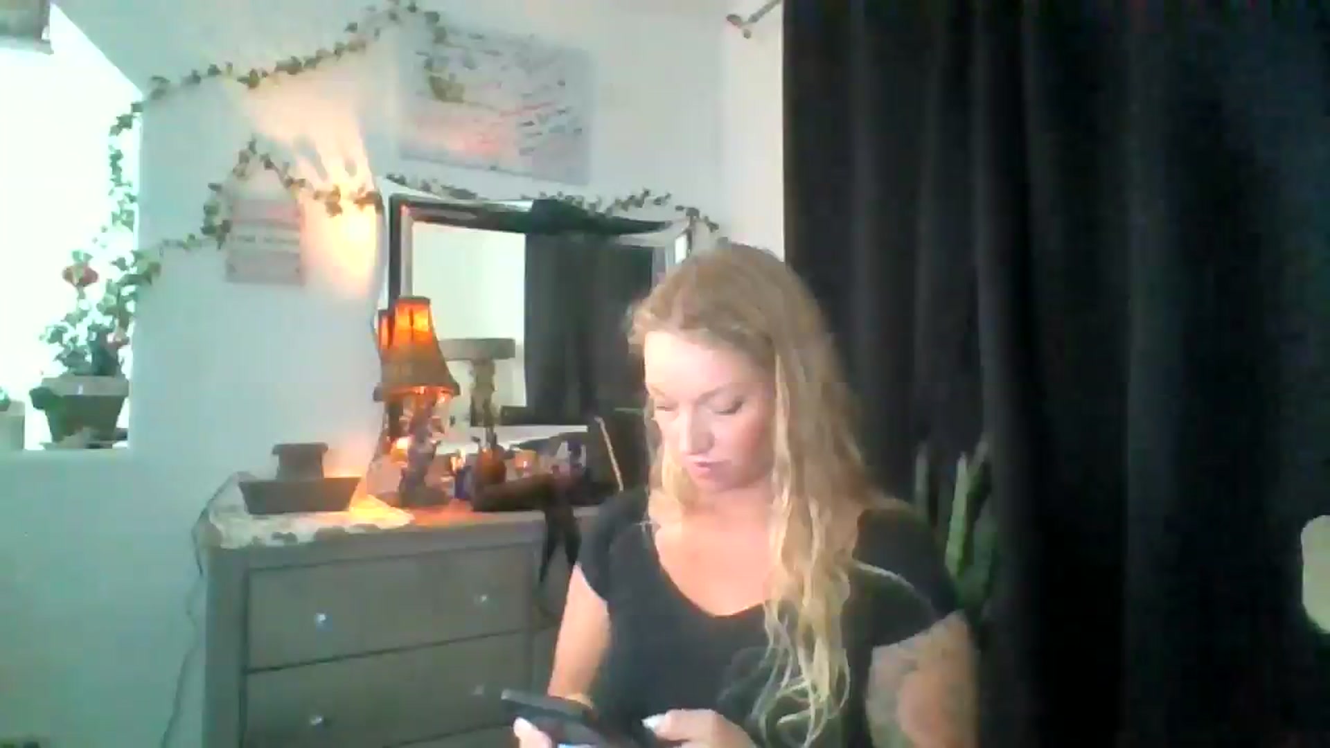 Gallery image thumbnail from EmilyEmbers's myfreecams stream on, 09/24/2025, 16:56 image 5 of 20
