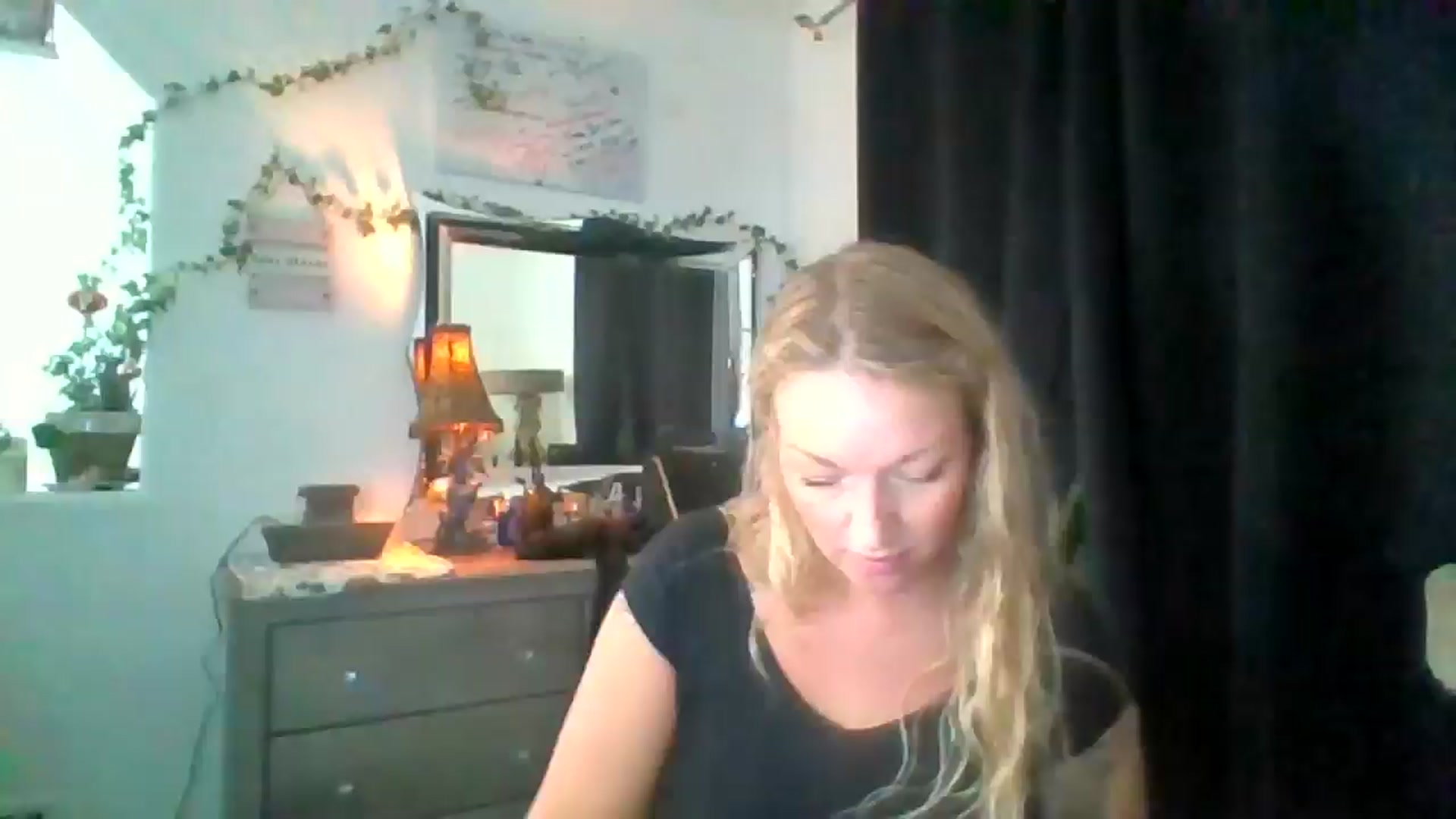 Gallery image thumbnail from EmilyEmbers's myfreecams stream on, 09/24/2025, 16:56 image 4 of 20
