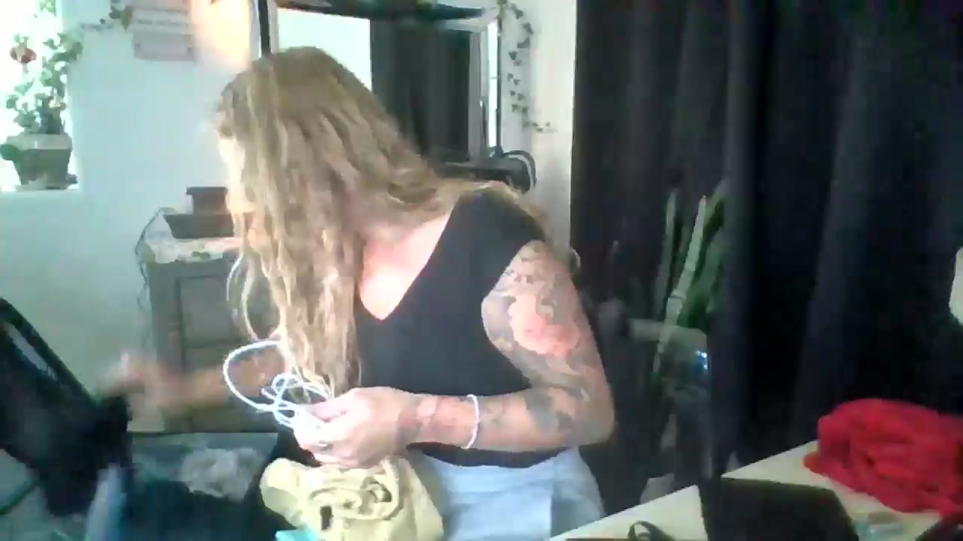 Gallery image thumbnail from EmilyEmbers's myfreecams stream on, 09/24/2025, 16:56 image 6 of 20