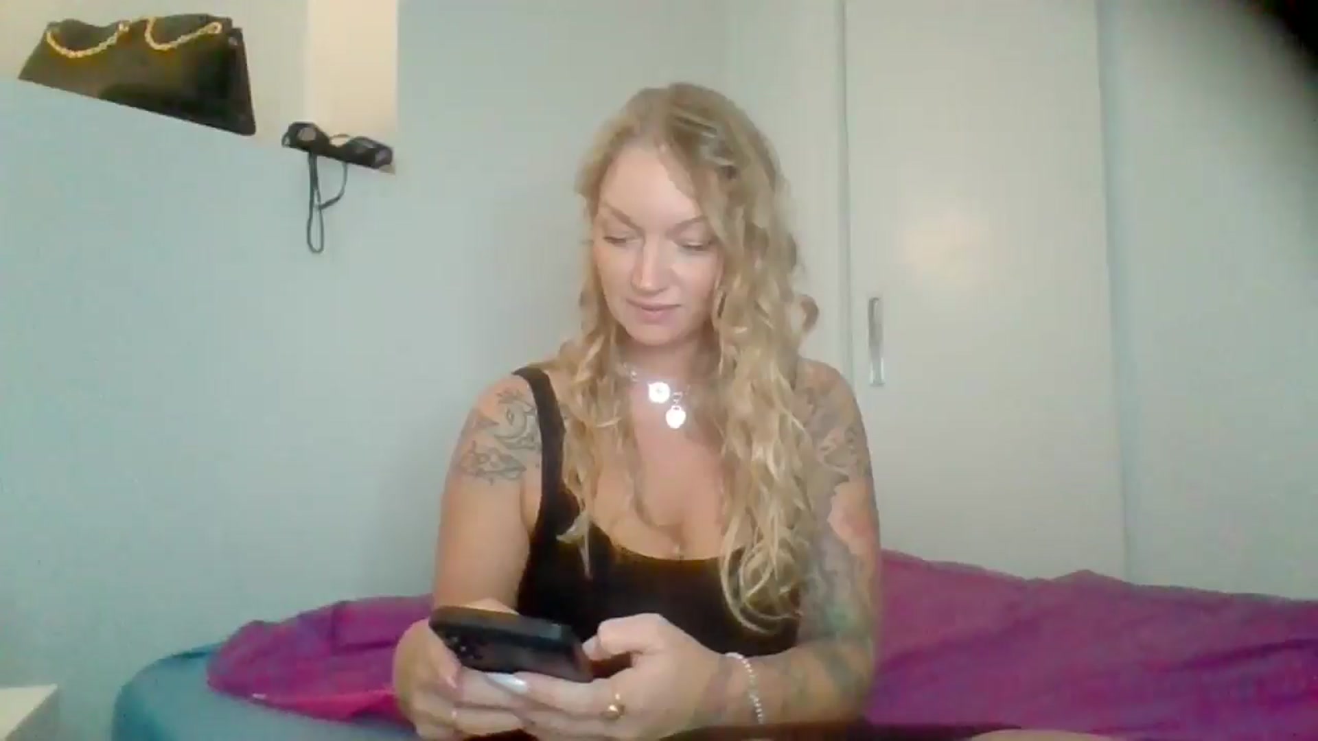 Gallery image thumbnail from EmilyEmbers's myfreecams stream on, 09/29/2025, 24:30 image 2 of 20
