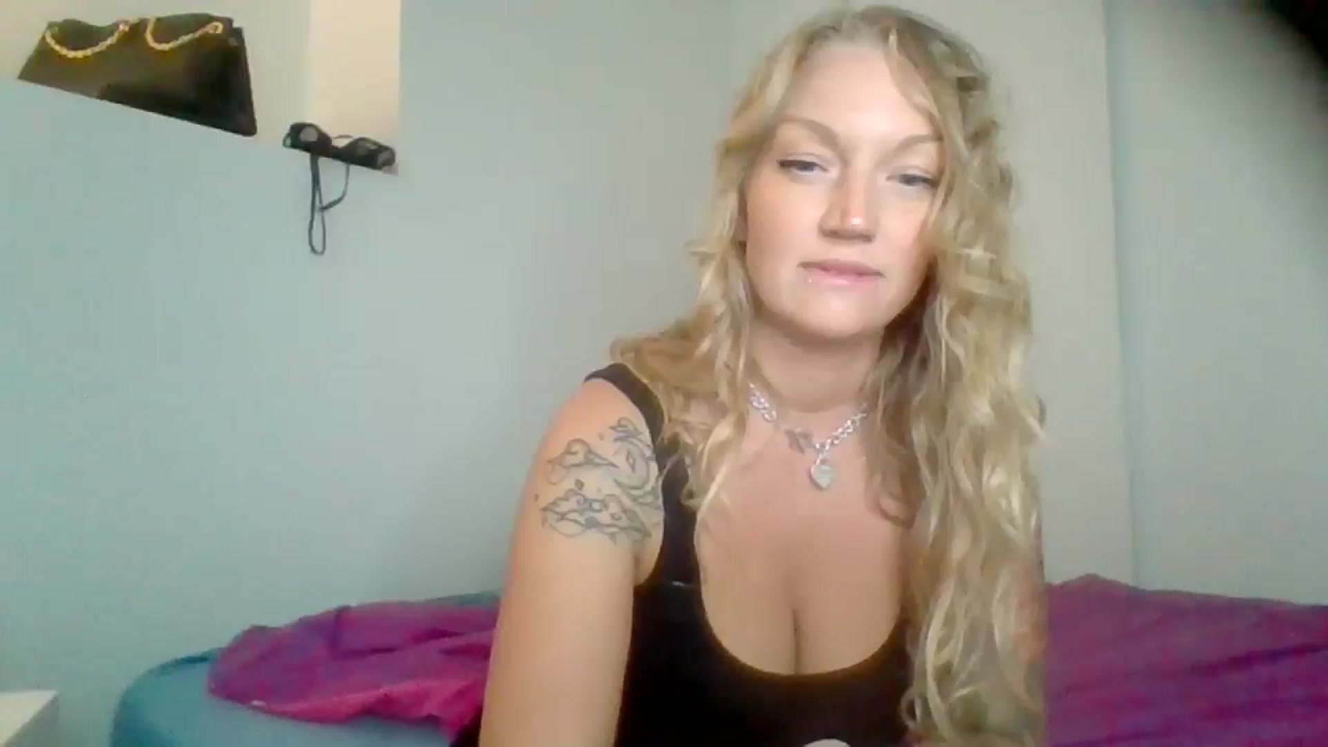 Gallery image thumbnail from EmilyEmbers's myfreecams stream on, 09/29/2025, 24:30 image 5 of 20
