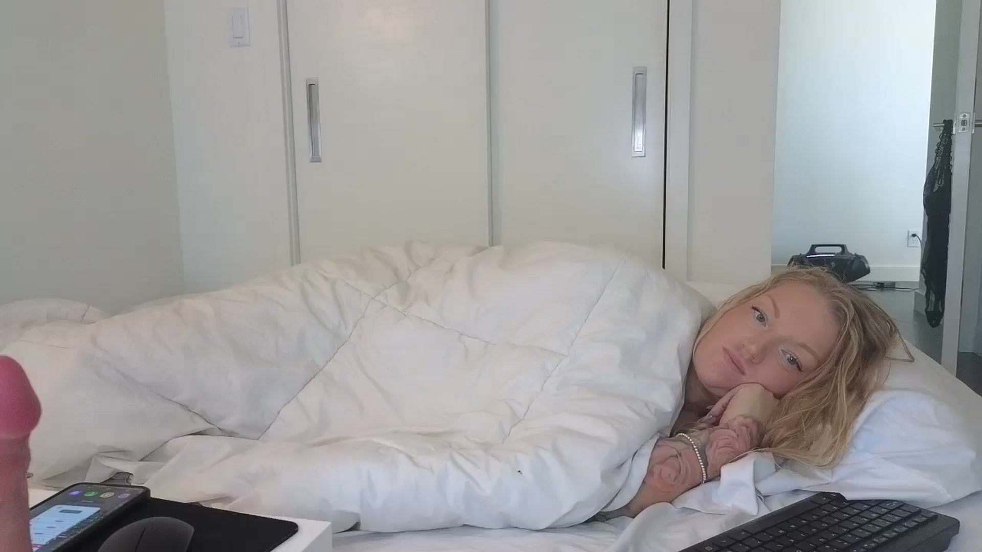 Gallery image thumbnail from EmilyEmbers's myfreecams stream on, 10/02/2025, 18:39 image 10 of 20