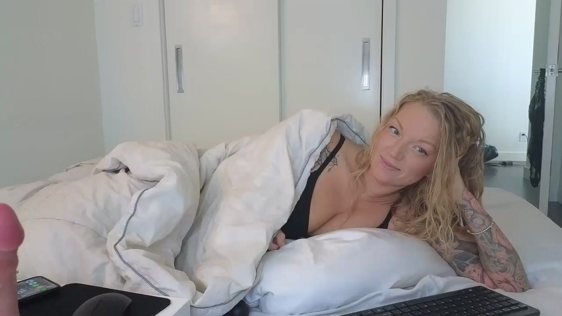 Gallery image thumbnail from EmilyEmbers's myfreecams stream on, 10/02/2025, 18:39 image 5 of 20