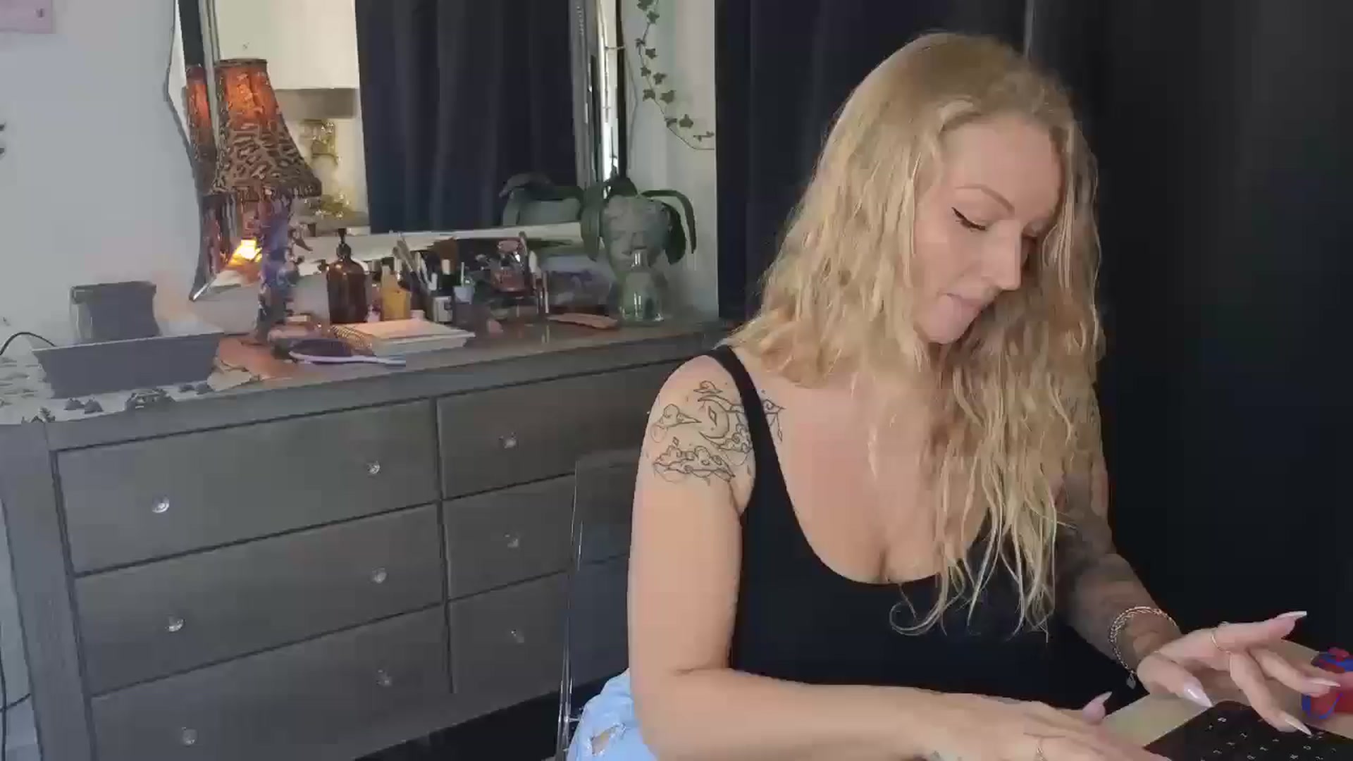 Gallery image thumbnail from EmilyEmbers's myfreecams stream on, 10/09/2025, 16:33 image 10 of 20