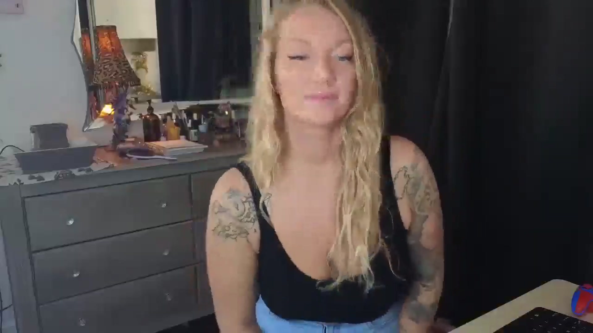 Gallery image thumbnail from EmilyEmbers's myfreecams stream on, 10/09/2025, 16:33 image 12 of 20