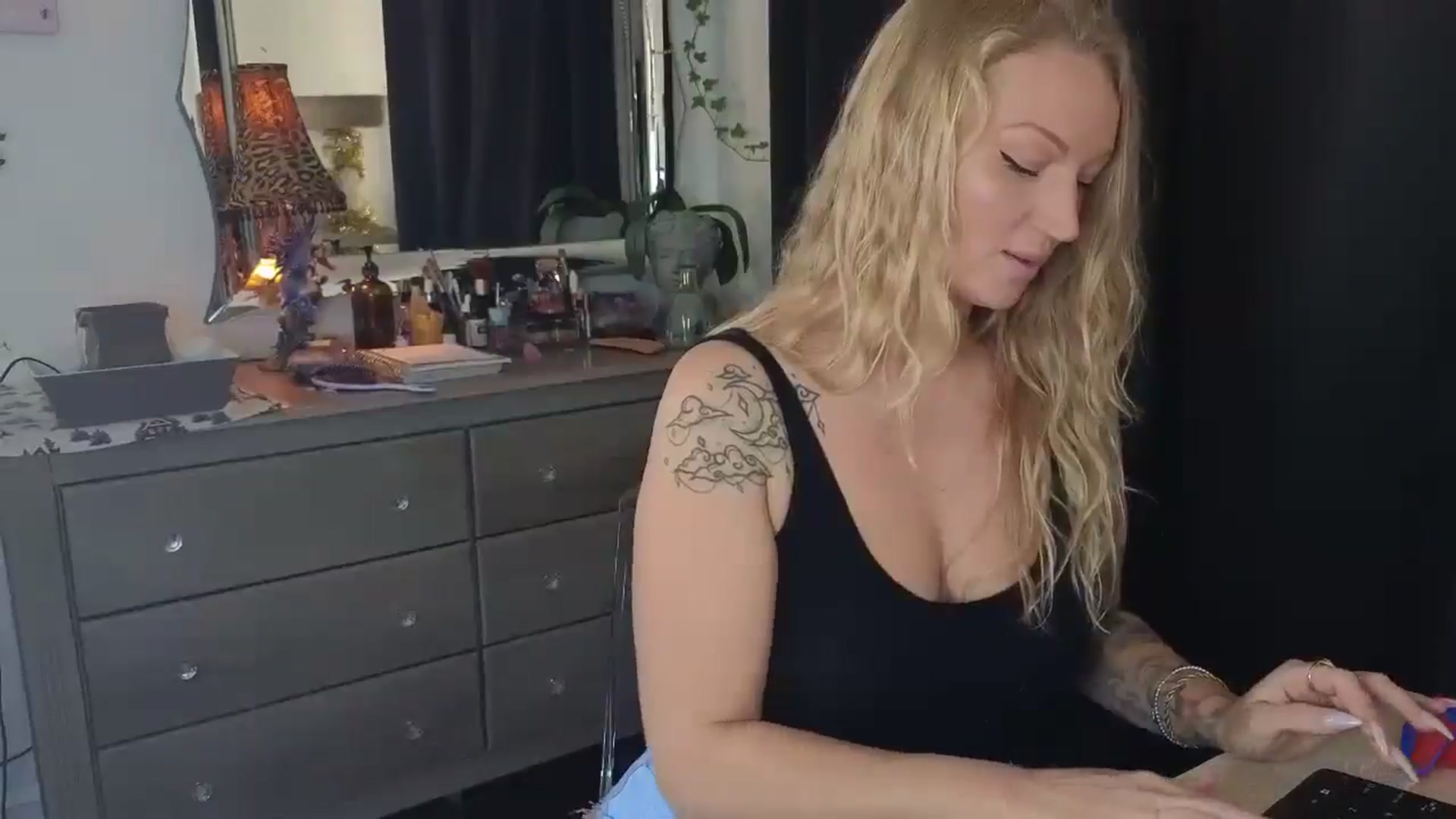 Gallery image thumbnail from EmilyEmbers's myfreecams stream on, 10/09/2025, 16:33 image 20 of 20