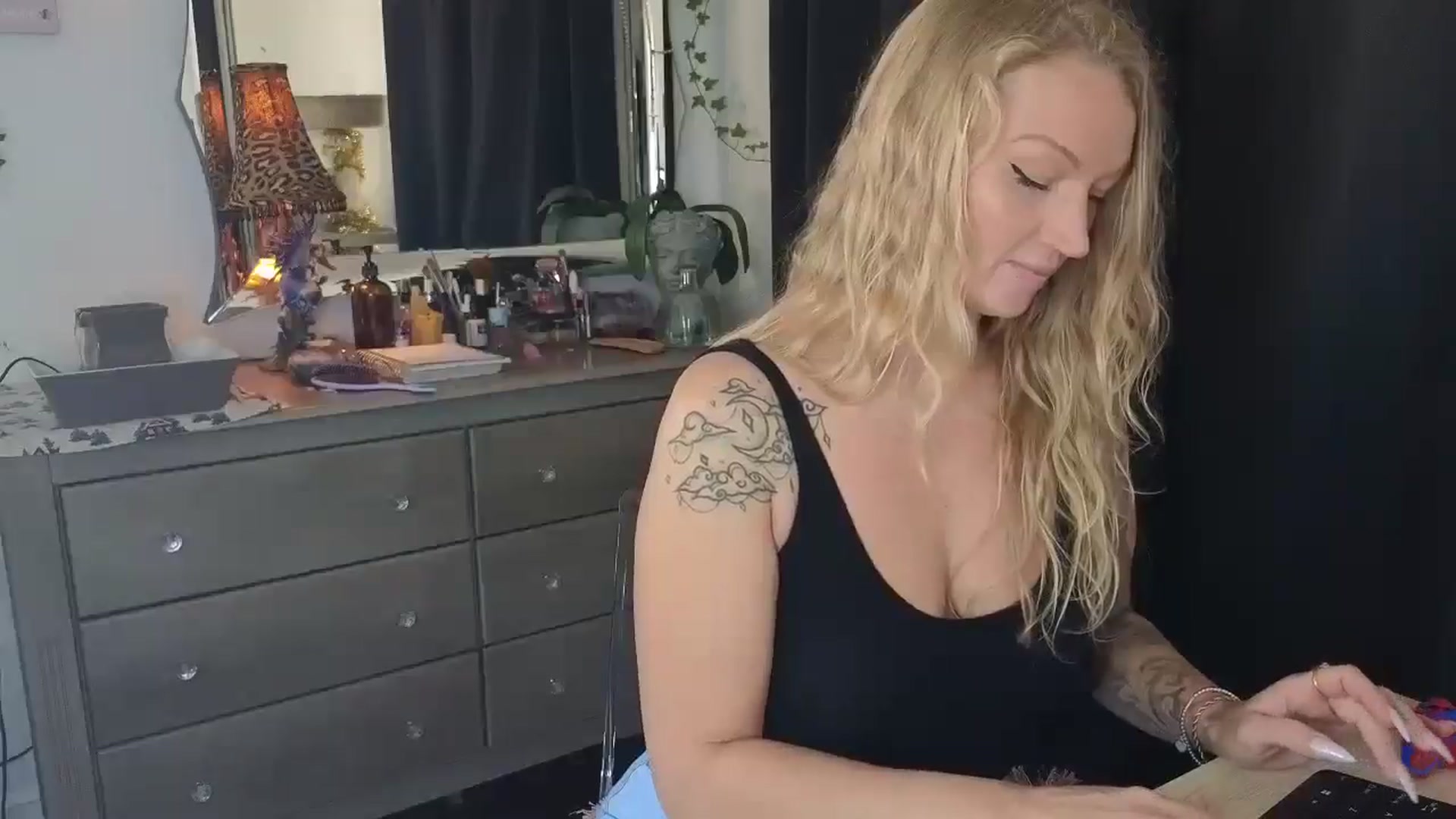 Gallery image thumbnail from EmilyEmbers's myfreecams stream on, 10/09/2025, 16:33 image 18 of 20