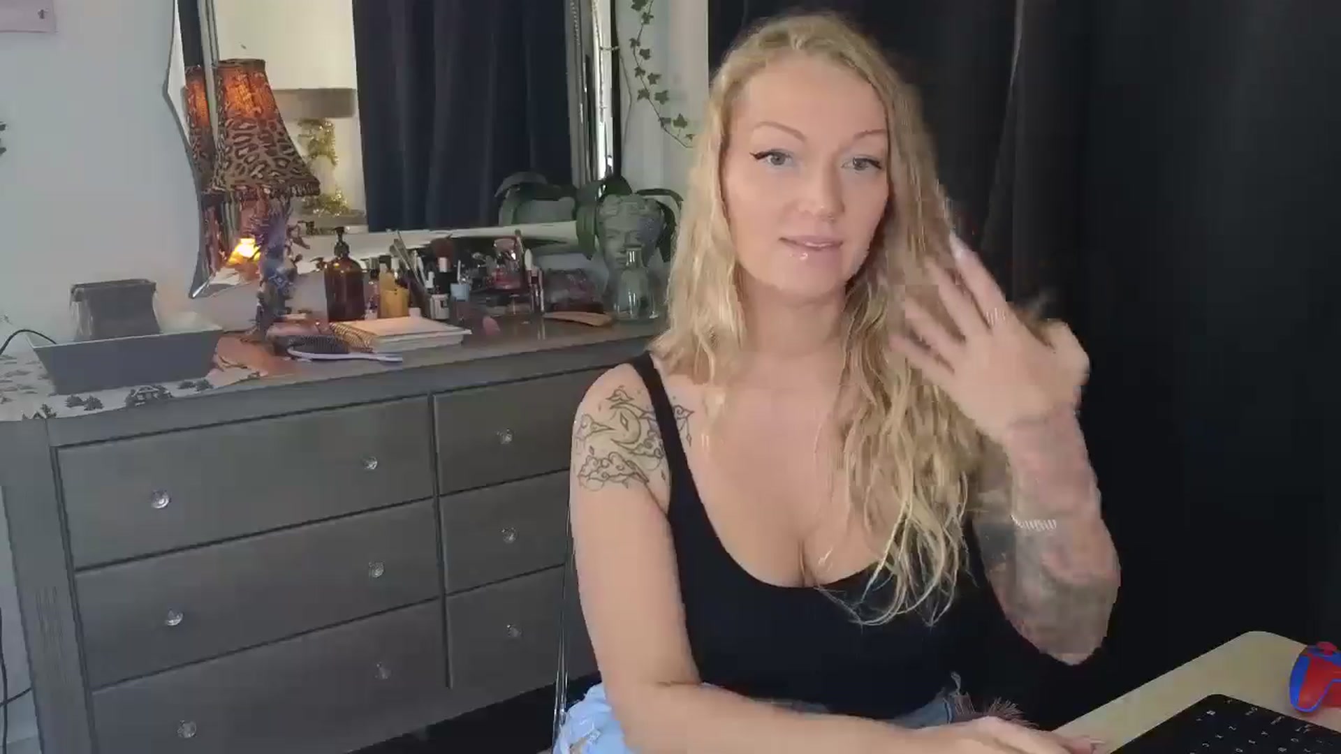 Gallery image thumbnail from EmilyEmbers's myfreecams stream on, 10/09/2025, 16:33 image 3 of 20