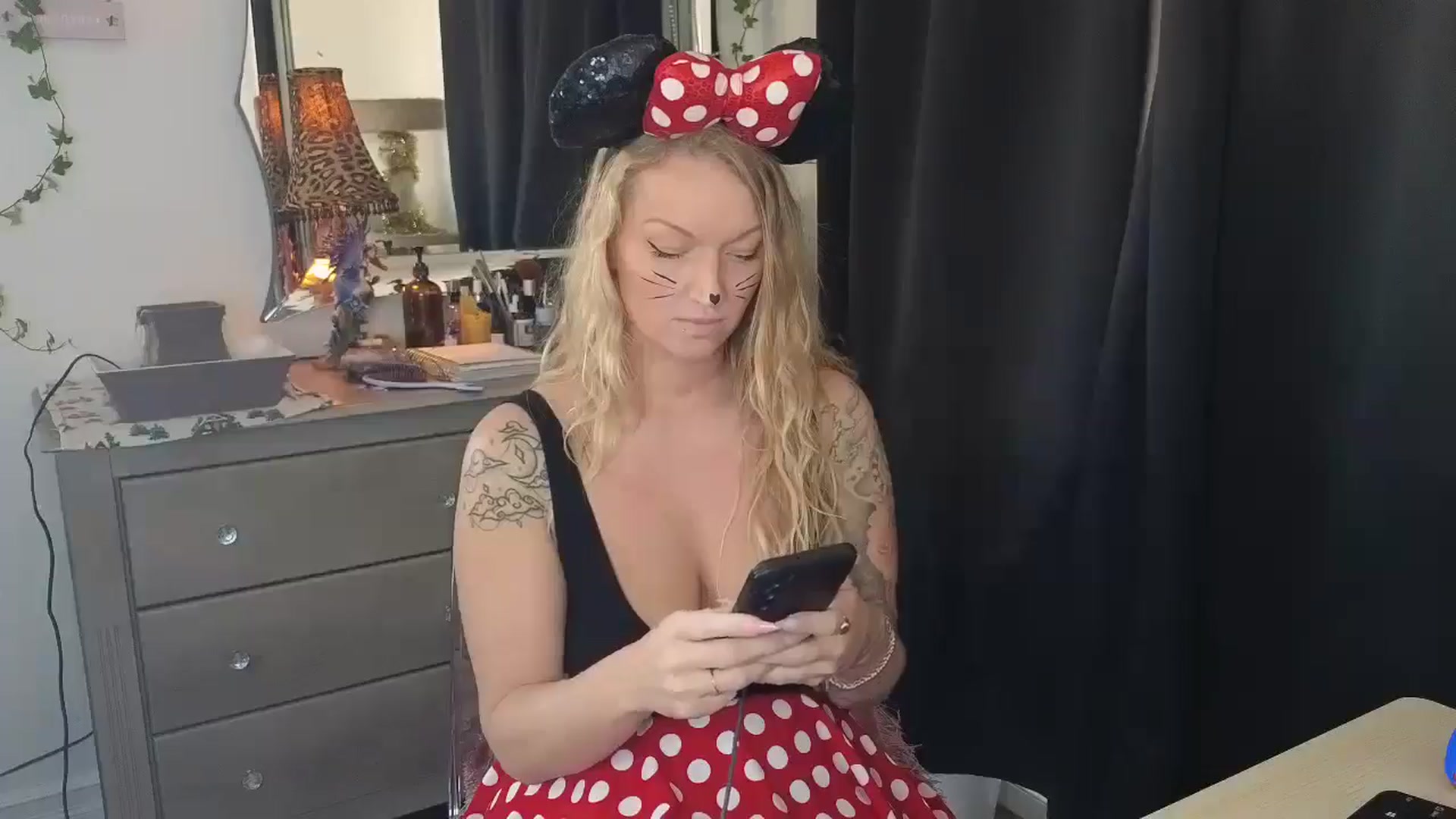 Gallery image thumbnail from EmilyEmbers's myfreecams stream on, 10/09/2025, 17:47 image 14 of 20