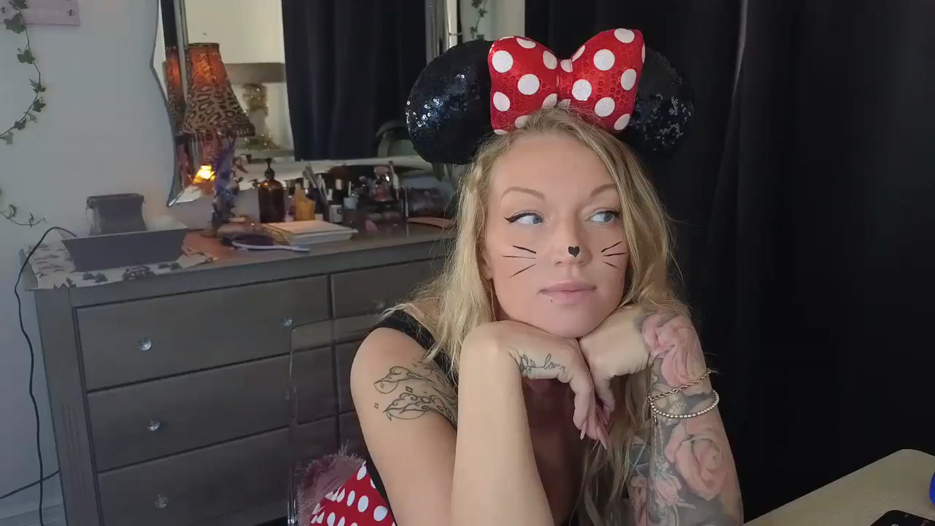 Gallery image thumbnail from EmilyEmbers's myfreecams stream on, 10/09/2025, 17:47 image 15 of 20