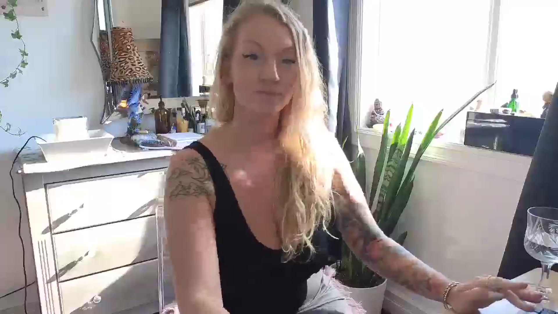 Gallery image thumbnail from EmilyEmbers's myfreecams stream on, 10/09/2025, 18:34 image 2 of 20