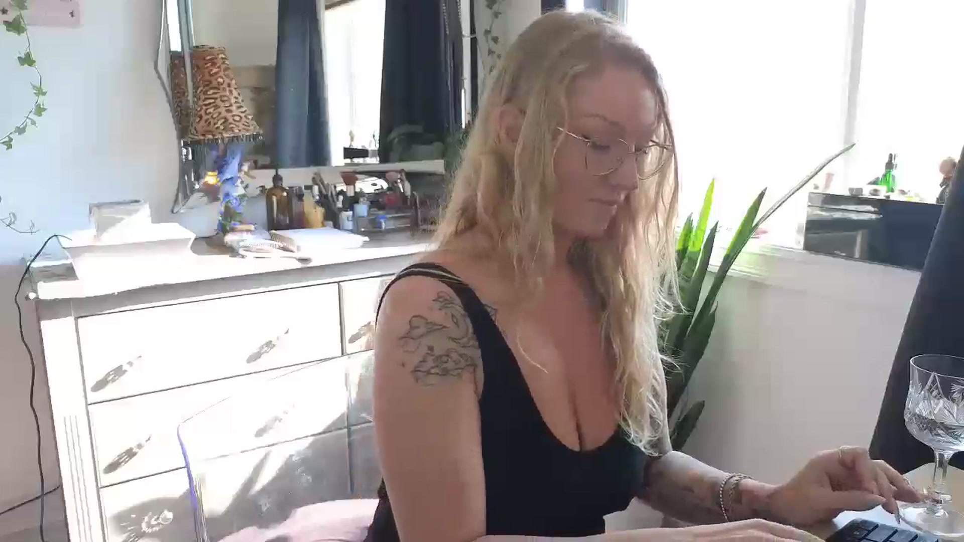 Gallery image thumbnail from EmilyEmbers's myfreecams stream on, 10/09/2025, 18:34 image 14 of 20