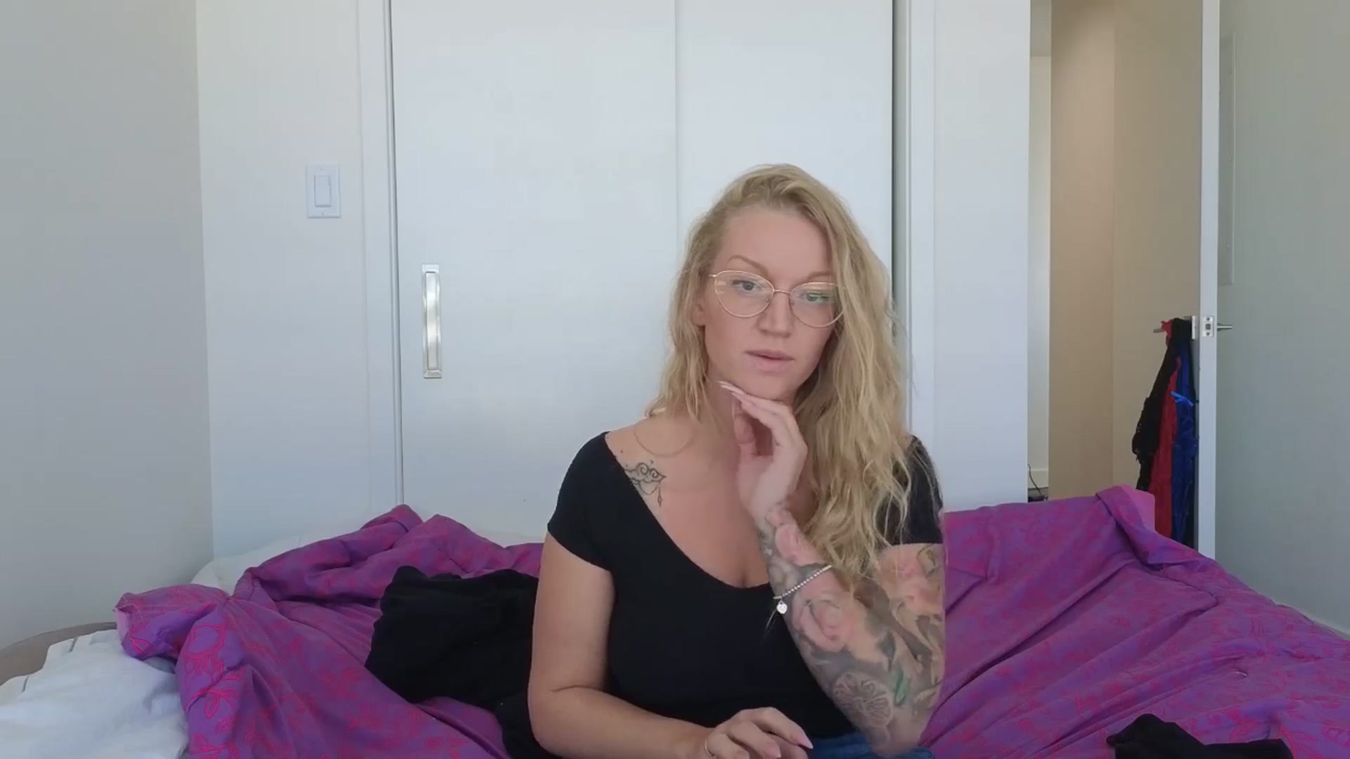 Gallery image thumbnail from EmilyEmbers's myfreecams stream on, 10/13/2025, 22:03 image 6 of 20