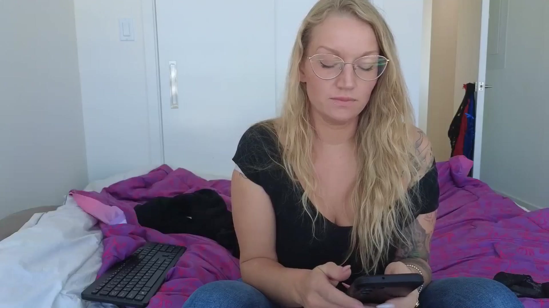 Gallery image thumbnail from EmilyEmbers's myfreecams stream on, 10/13/2025, 22:03 image 15 of 20