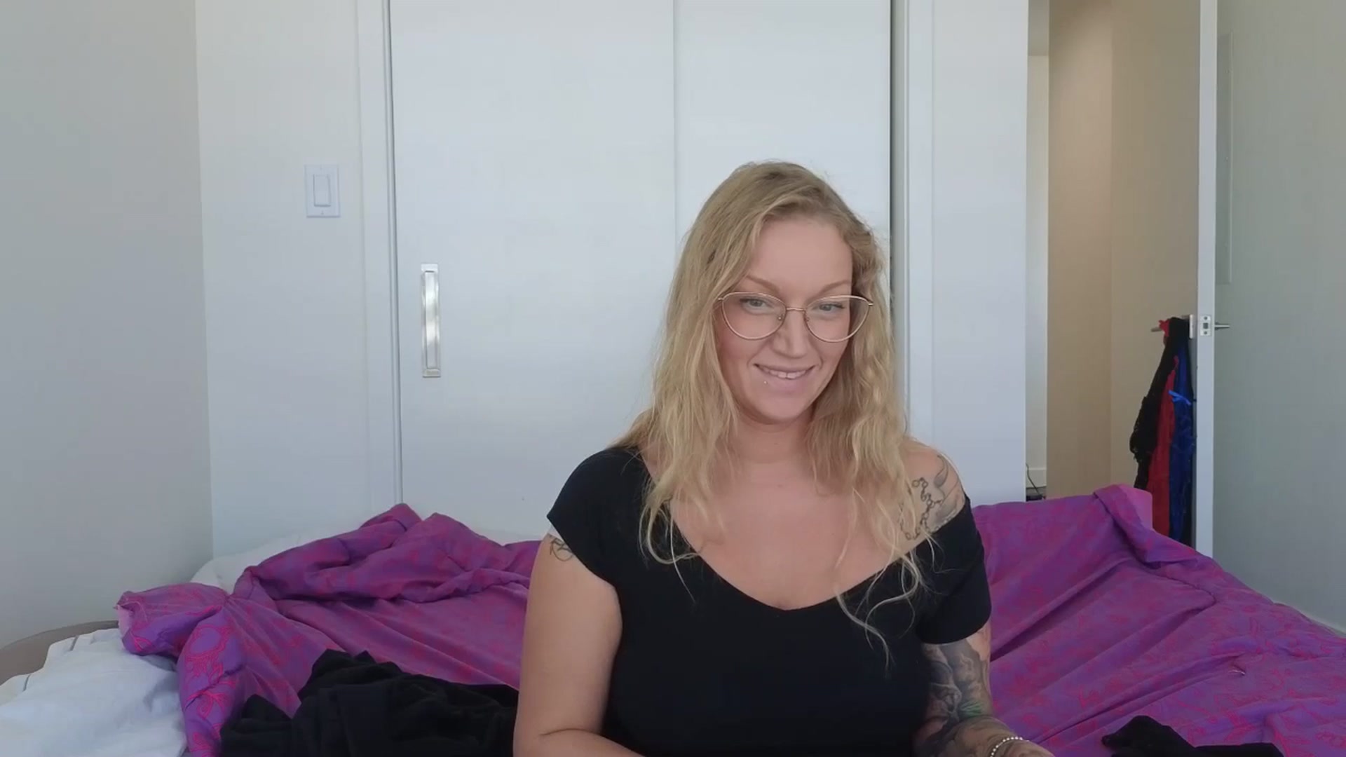 Gallery image thumbnail from EmilyEmbers's myfreecams stream on, 10/13/2025, 22:03 image 5 of 20