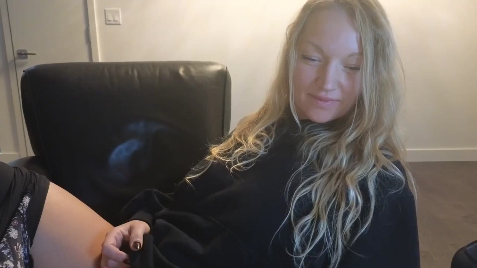 Gallery image thumbnail from EmilyEmbers's myfreecams stream on, 10/26/2025, 06:40 image 12 of 20