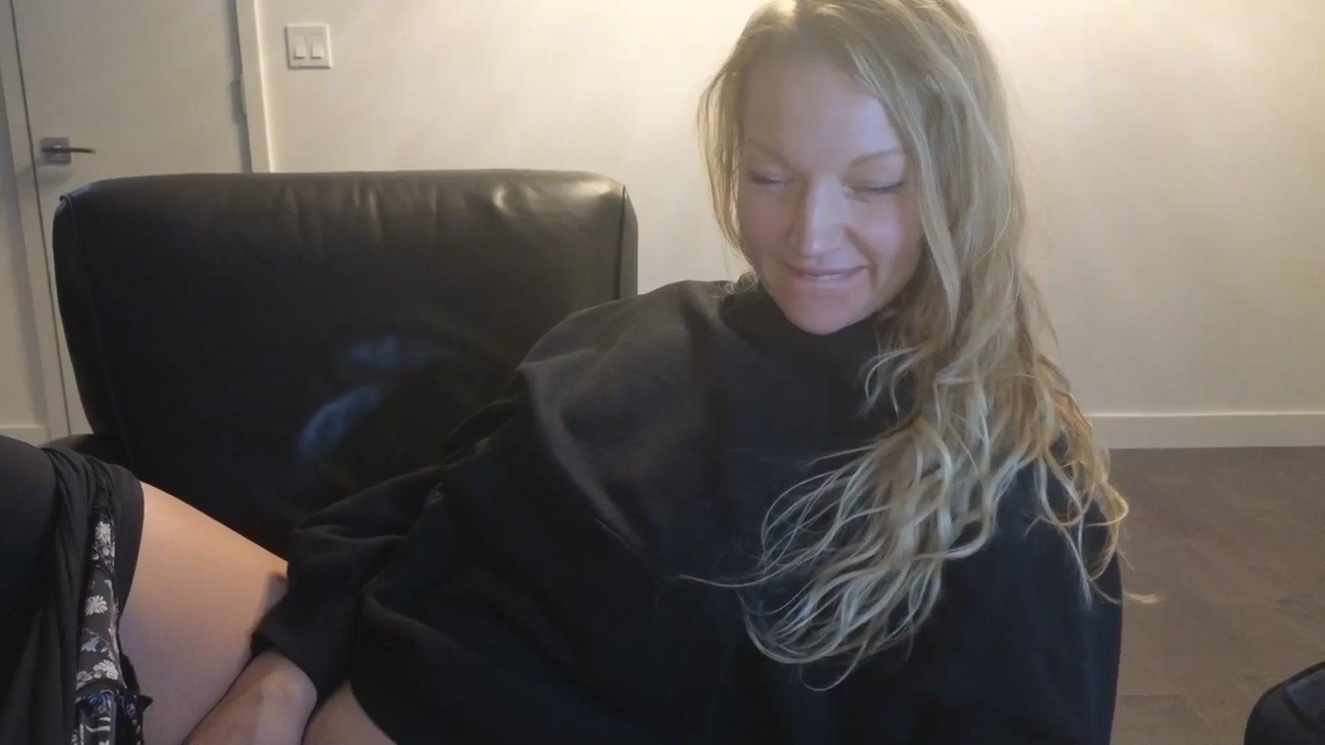 Gallery image thumbnail from EmilyEmbers's myfreecams stream on, 10/26/2025, 06:40 image 14 of 20