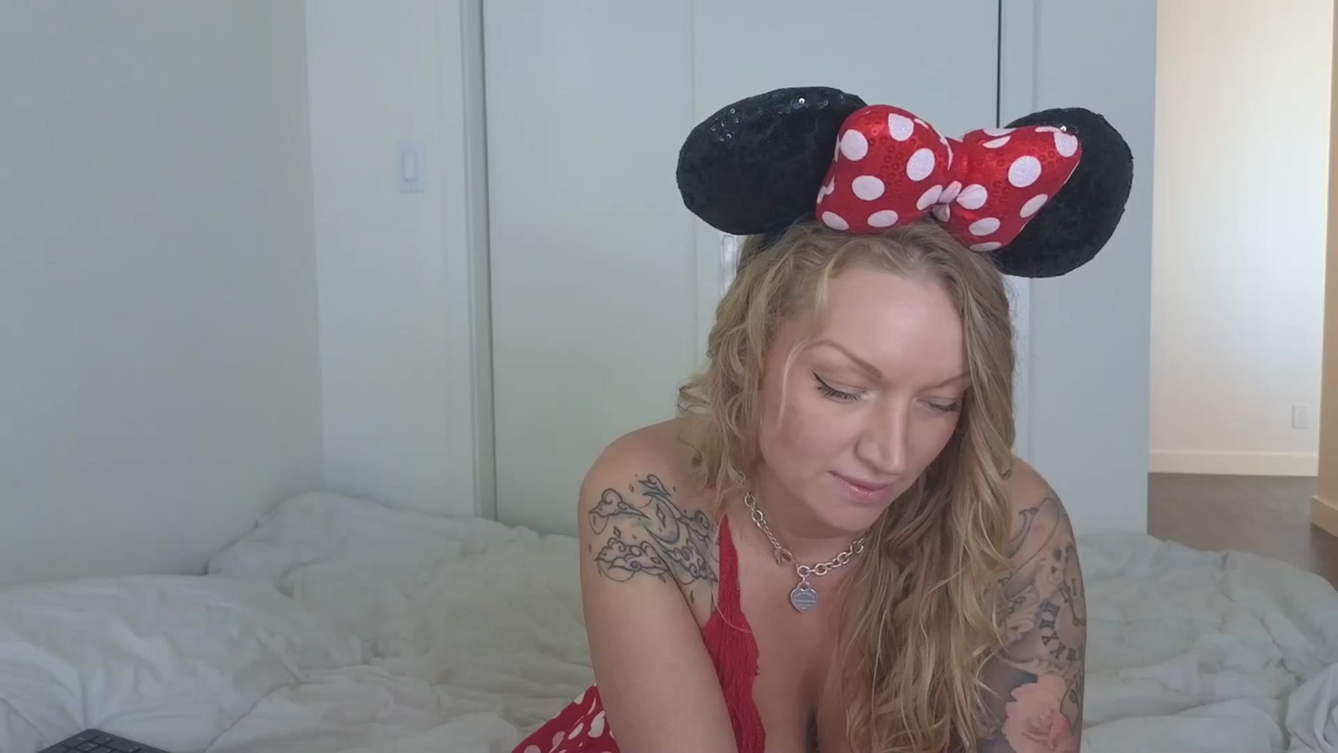 Gallery image thumbnail from EmilyEmbers's myfreecams stream on, 10/30/2025, 19:13 image 7 of 20