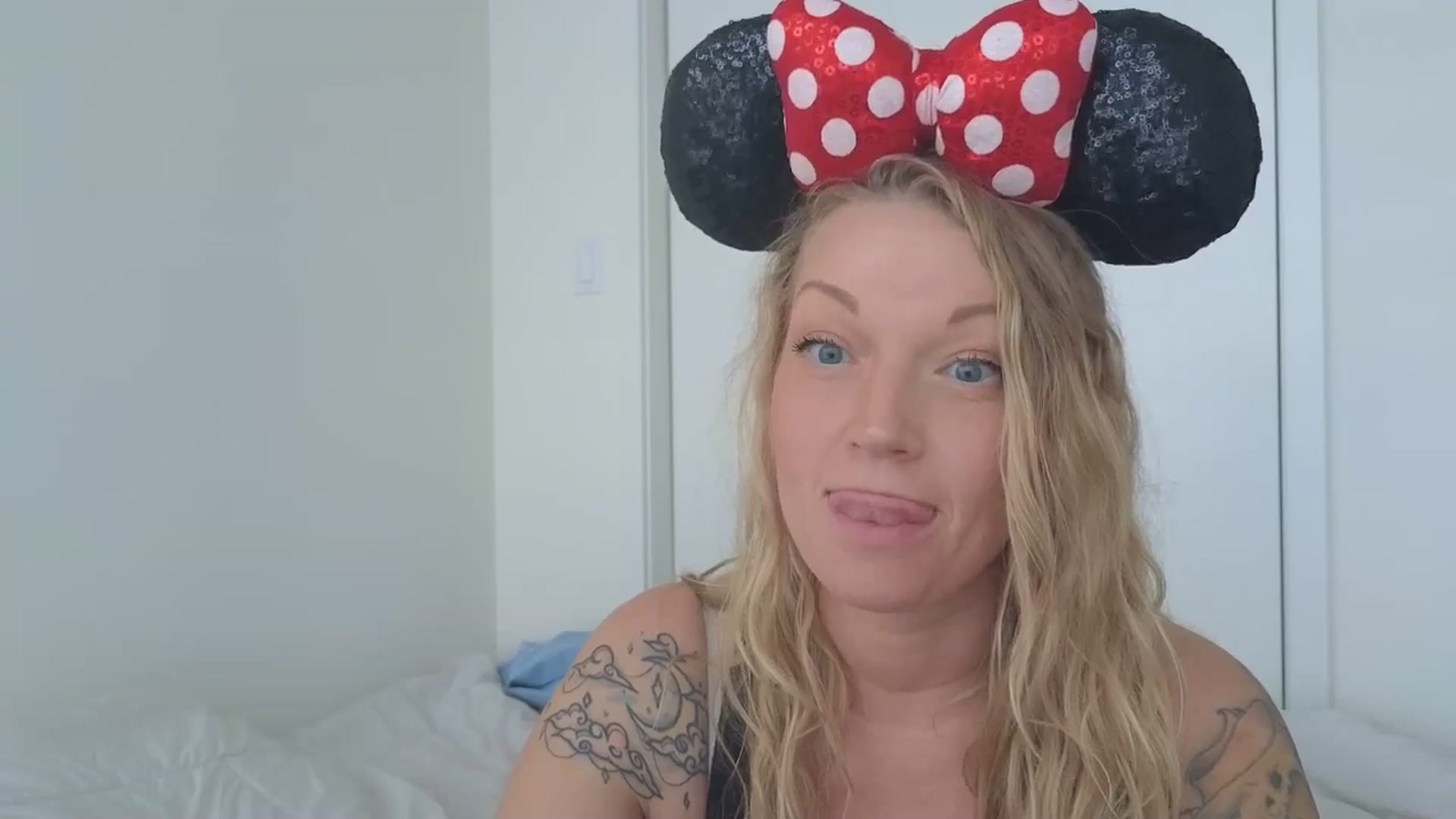 Gallery image thumbnail from EmilyEmbers's myfreecams stream on, 10/31/2025, 20:57 image 2 of 20