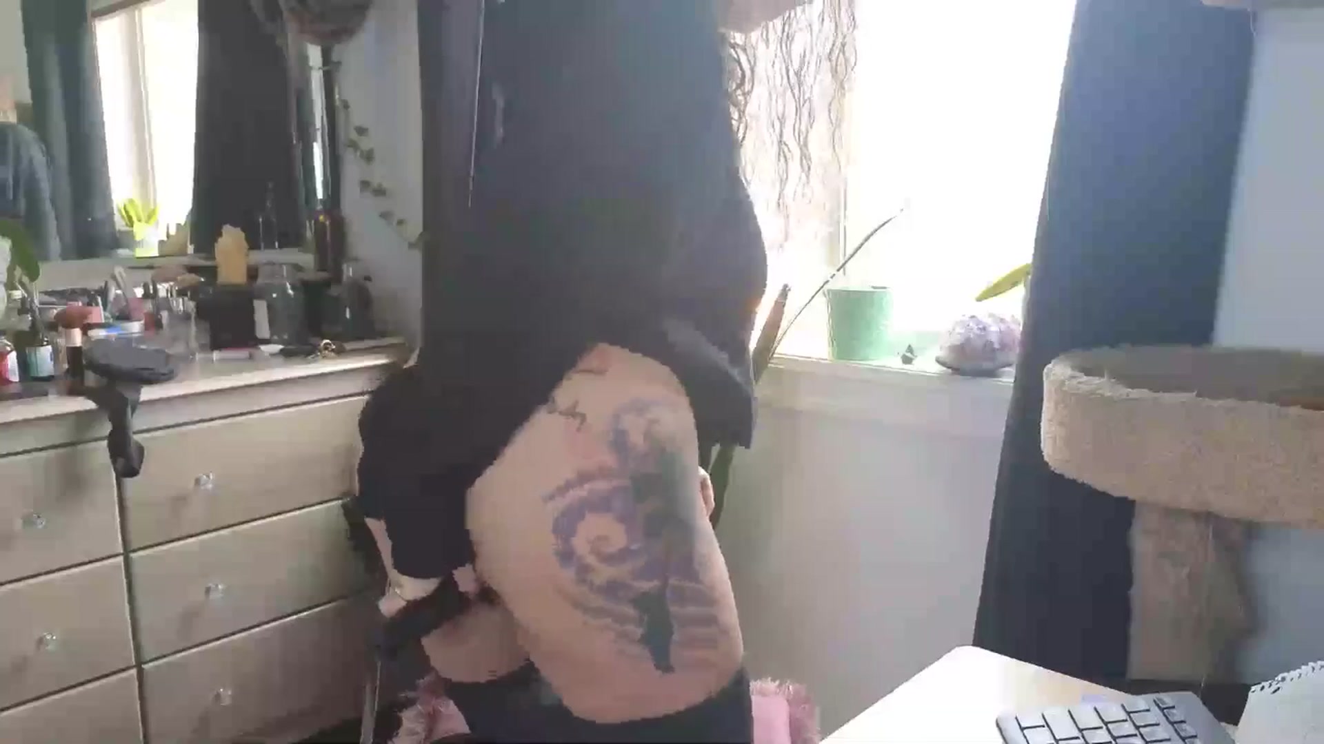 Gallery image thumbnail from EmilyEmbers's myfreecams stream on, 11/05/2025, 20:34 image 19 of 20