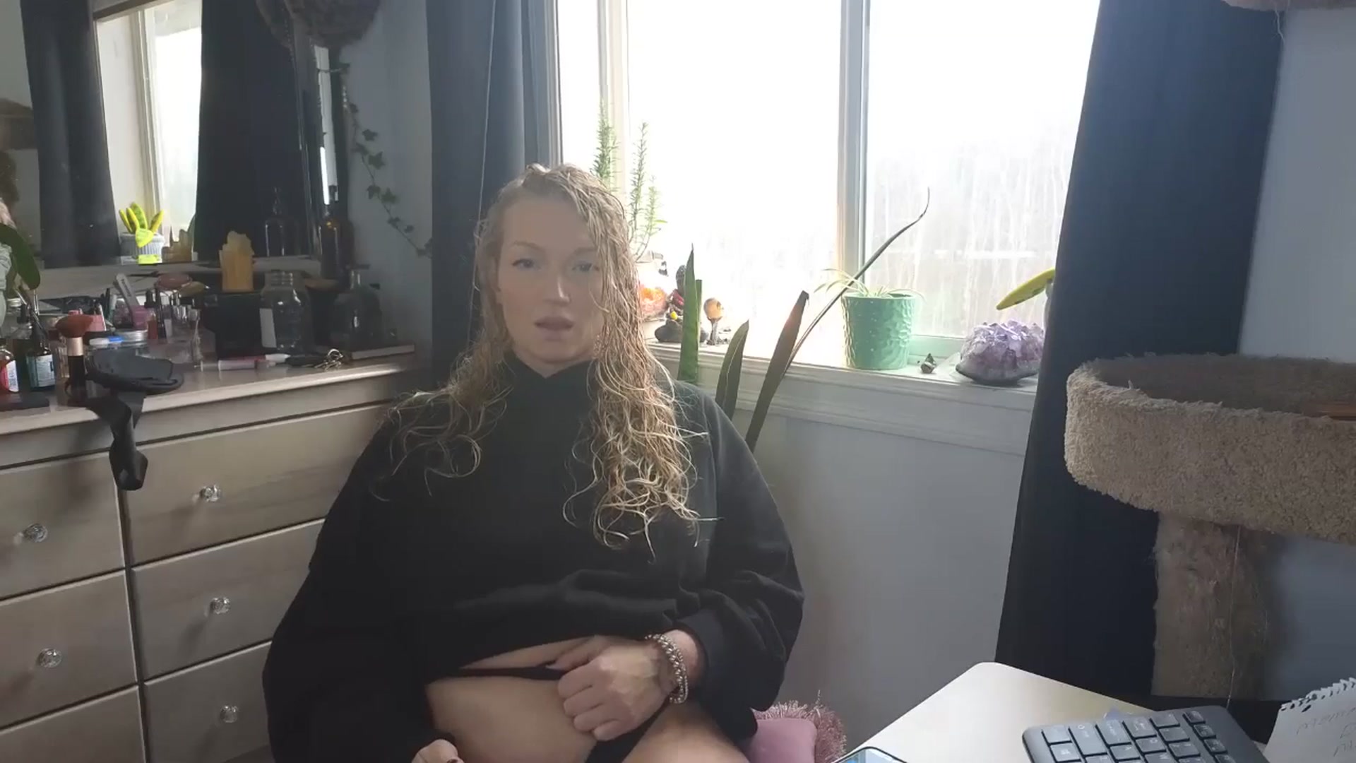 Gallery image thumbnail from EmilyEmbers's myfreecams stream on, 11/05/2025, 20:34 image 3 of 20