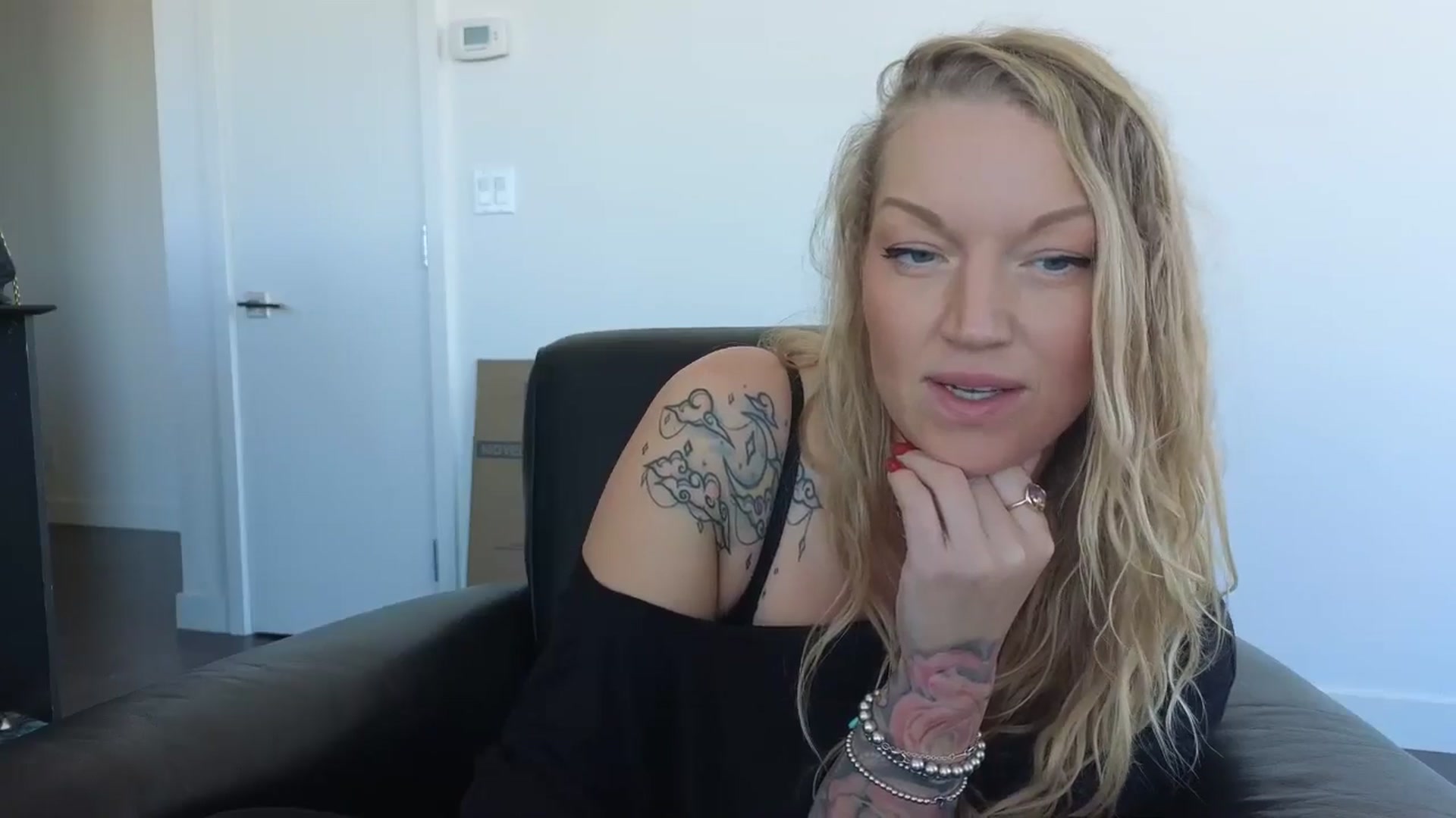 Gallery image thumbnail from EmilyEmbers's myfreecams stream on, 11/14/2025, 19:27 image 3 of 20
