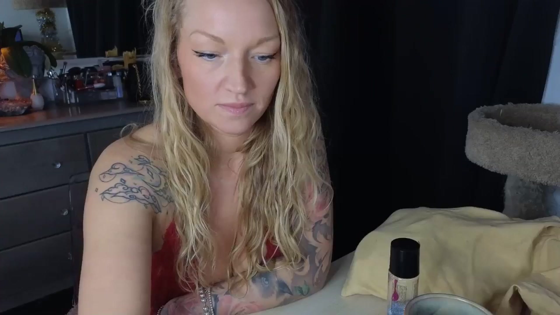 Gallery image thumbnail from EmilyEmbers's myfreecams stream on, 11/17/2025, 21:01 image 13 of 20
