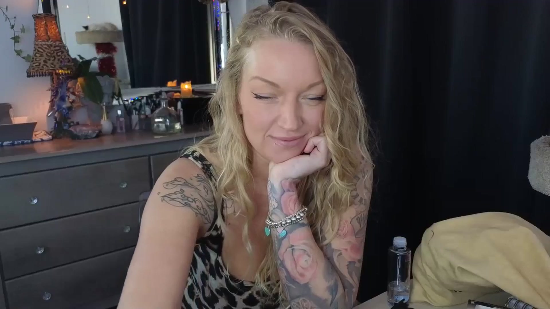 Gallery image thumbnail from EmilyEmbers's myfreecams stream on, 11/20/2025, 18:16 image 18 of 20