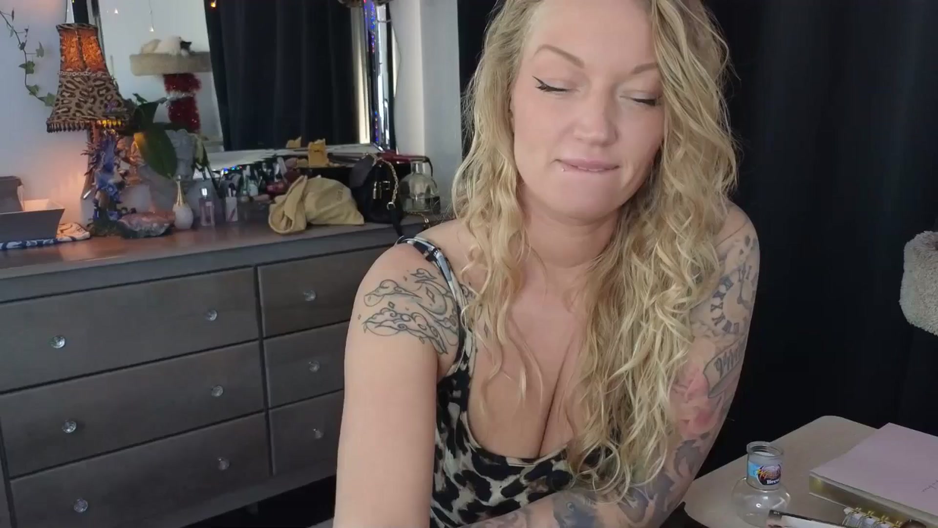 Gallery image thumbnail from EmilyEmbers's myfreecams stream on, 11/20/2025, 18:16 image 2 of 20