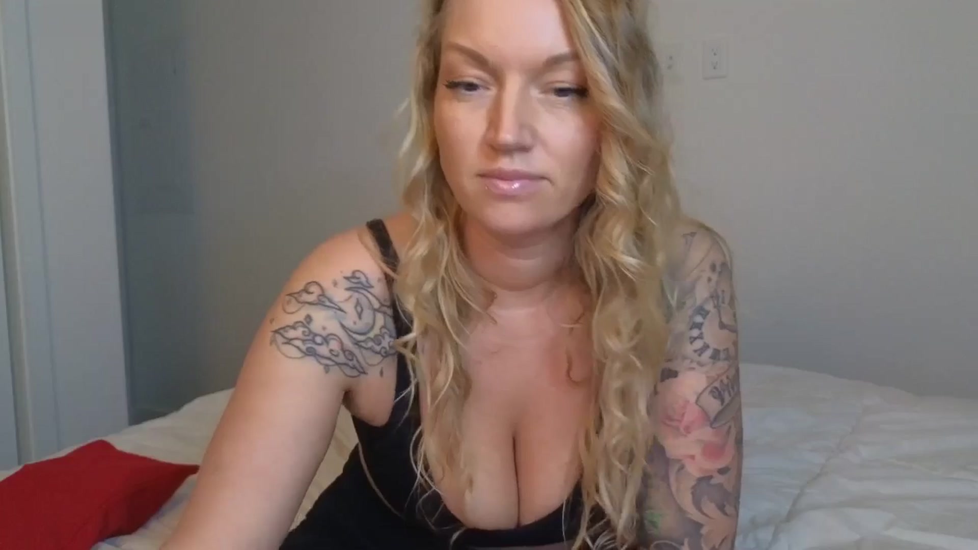 Gallery image thumbnail from EmilyEmbers's myfreecams stream on, 11/24/2025, 24:59 image 4 of 20