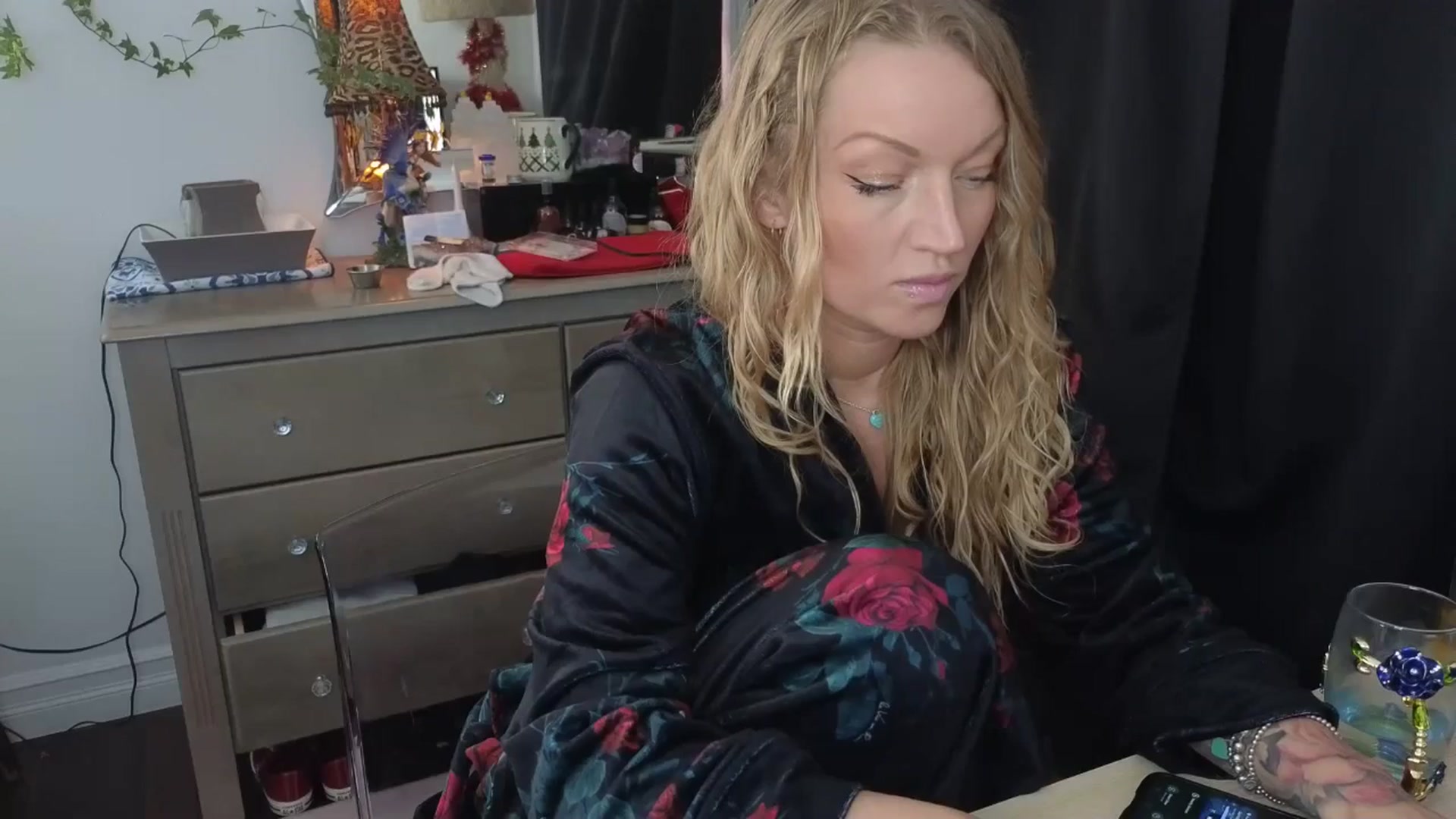 Gallery image thumbnail from EmilyEmbers's myfreecams stream on, 01/27/2026, 18:47 image 19 of 20