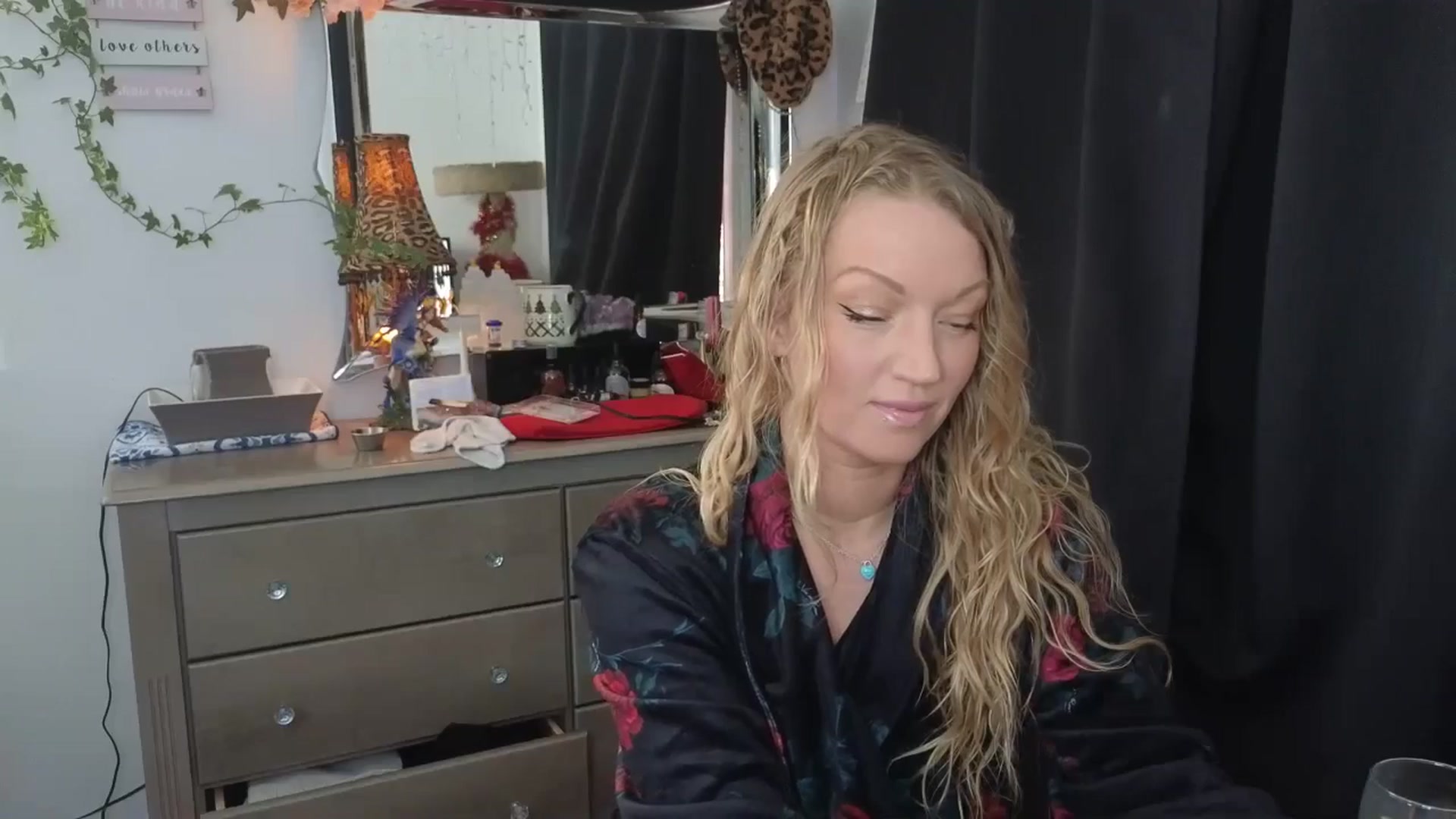 Gallery image thumbnail from EmilyEmbers's myfreecams stream on, 01/27/2026, 18:47 image 14 of 20