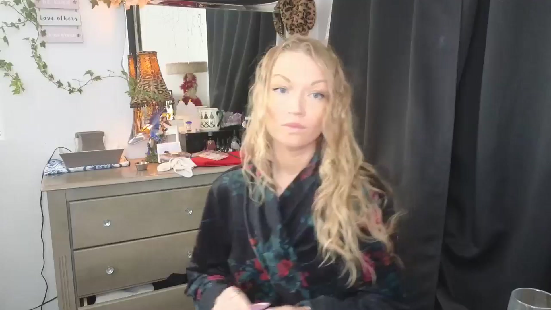 Gallery image thumbnail from EmilyEmbers's myfreecams stream on, 01/27/2026, 18:47 image 5 of 20