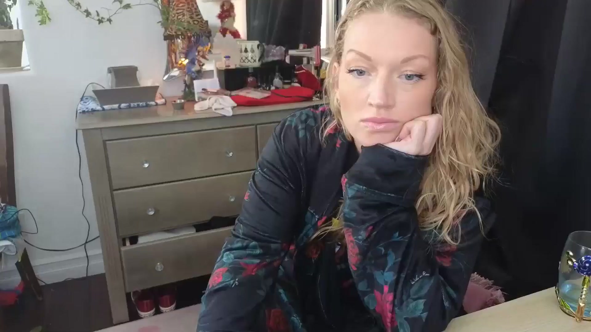 Gallery image thumbnail from EmilyEmbers's myfreecams stream on, 01/27/2026, 20:01 image 19 of 20