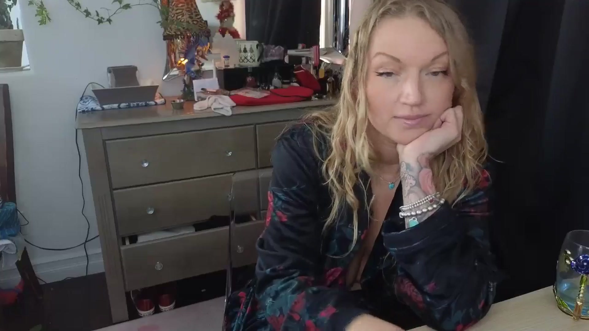 Gallery image thumbnail from EmilyEmbers's myfreecams stream on, 01/27/2026, 20:01 image 15 of 20