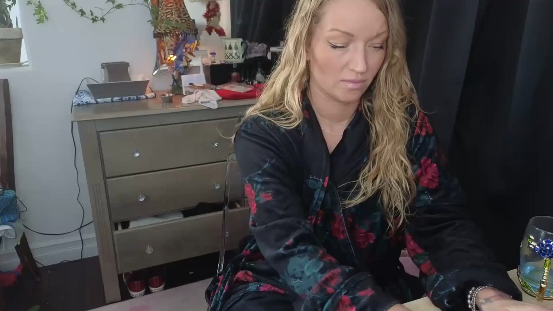 Gallery image thumbnail from EmilyEmbers's myfreecams stream on, 01/27/2026, 20:01 image 7 of 20