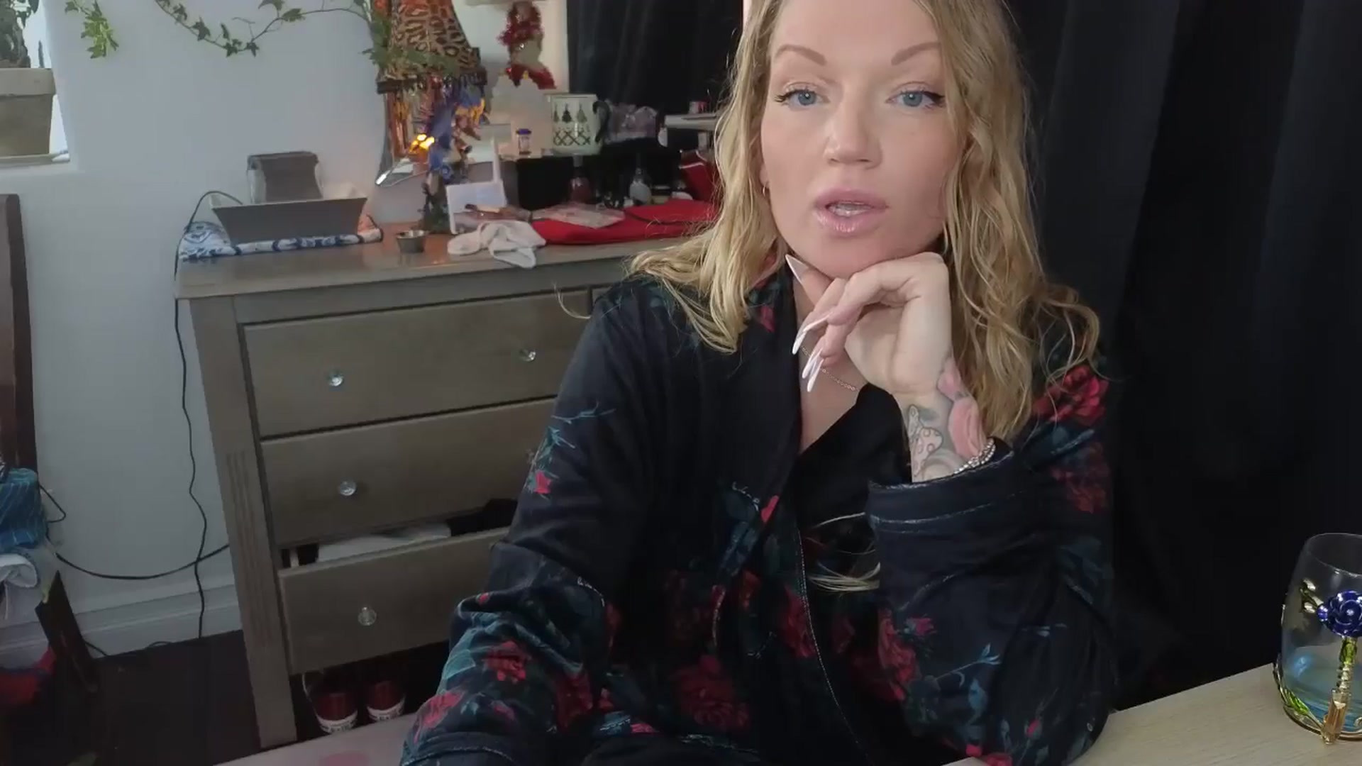 Gallery image thumbnail from EmilyEmbers's myfreecams stream on, 01/27/2026, 20:01 image 8 of 20