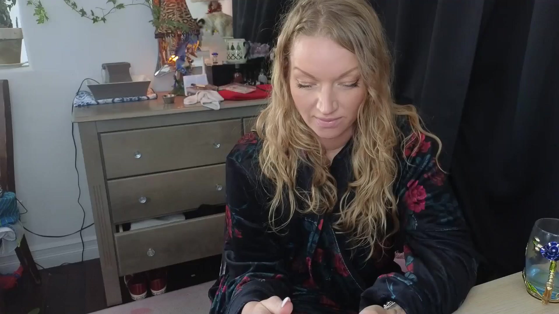 Gallery image thumbnail from EmilyEmbers's myfreecams stream on, 01/27/2026, 20:01 image 5 of 20