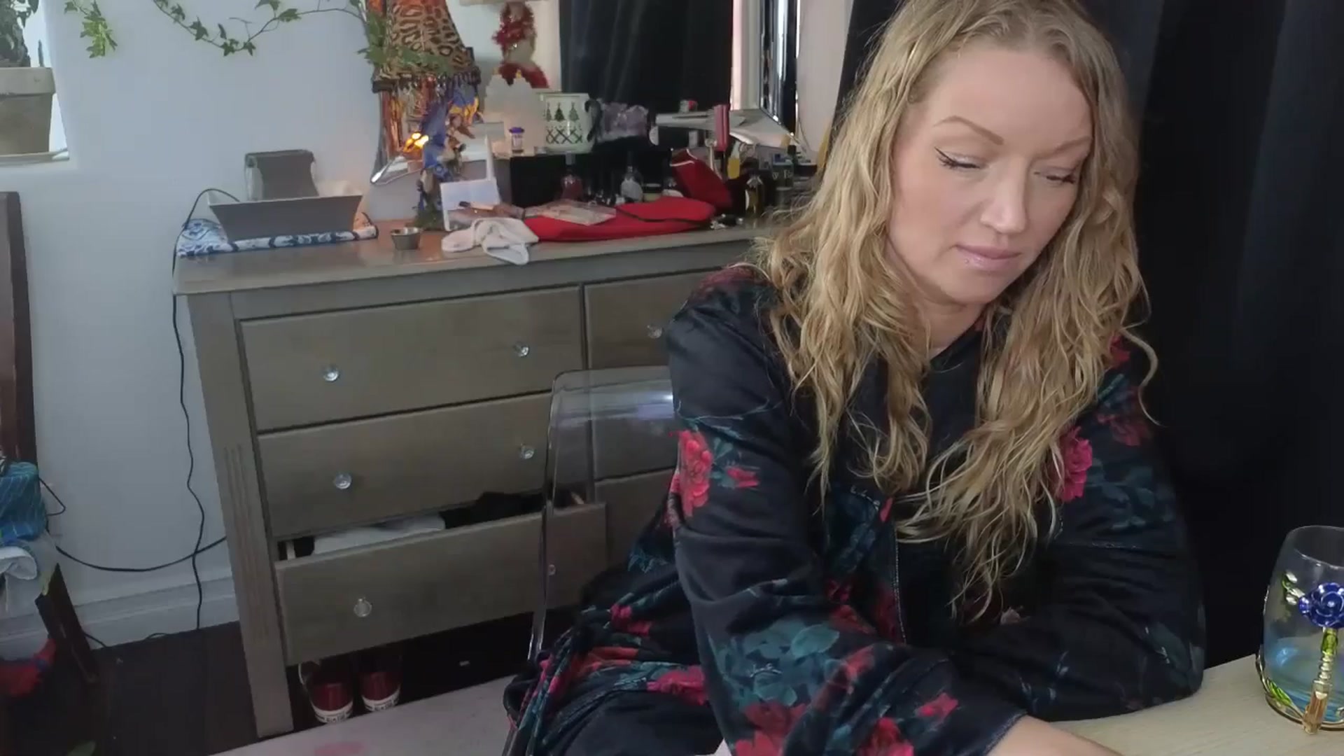 Gallery image thumbnail from EmilyEmbers's myfreecams stream on, 01/27/2026, 20:01 image 6 of 20