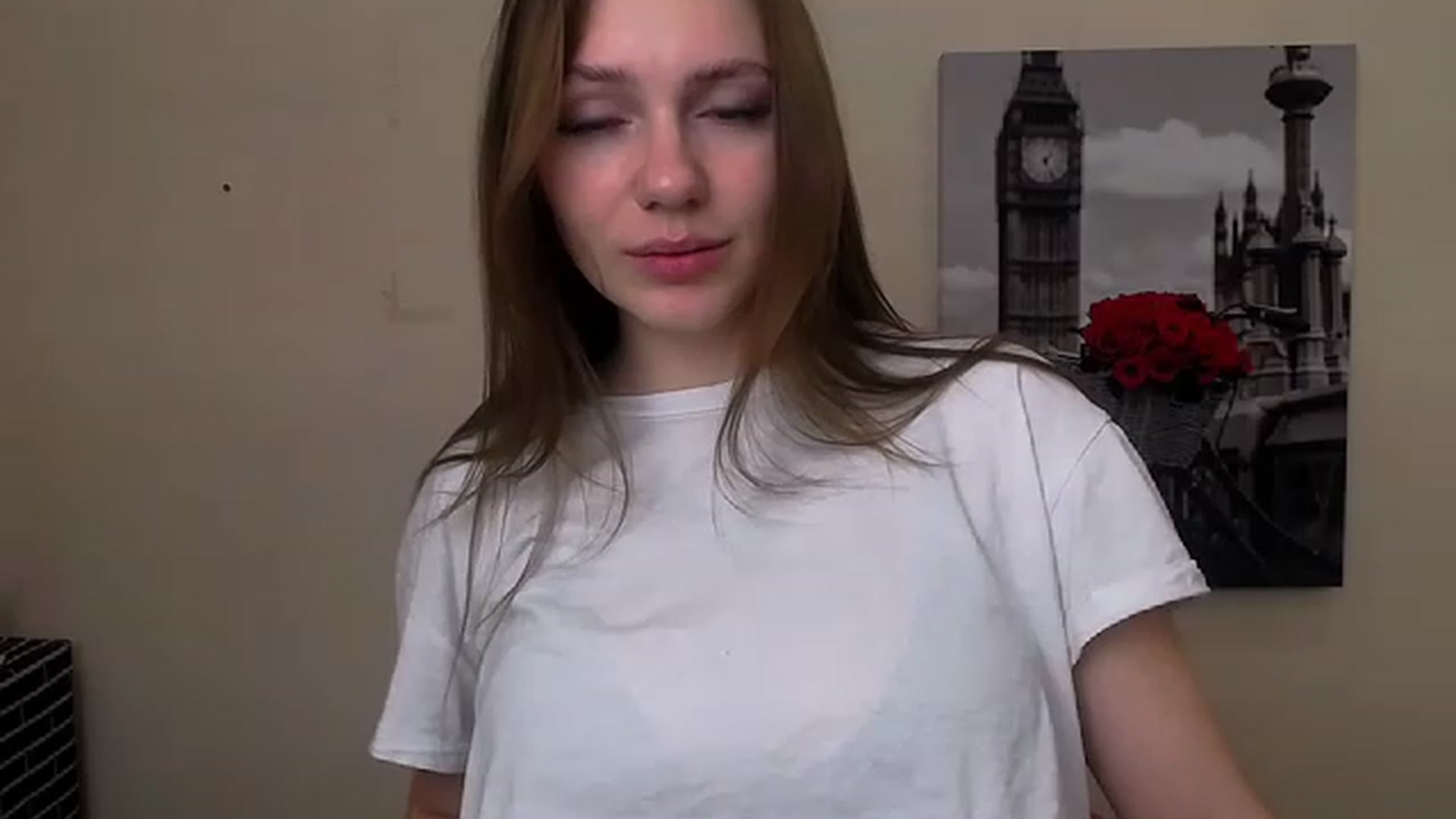 Gallery image thumbnail from EmilyFant_'s myfreecams stream on, 11/18/2022, 01:36 image 6 of 20