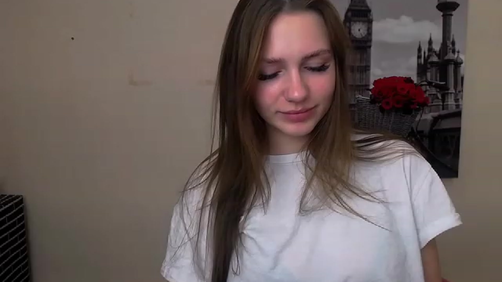 Gallery image thumbnail from EmilyFant_'s myfreecams stream on, 11/18/2022, 01:36 image 13 of 20