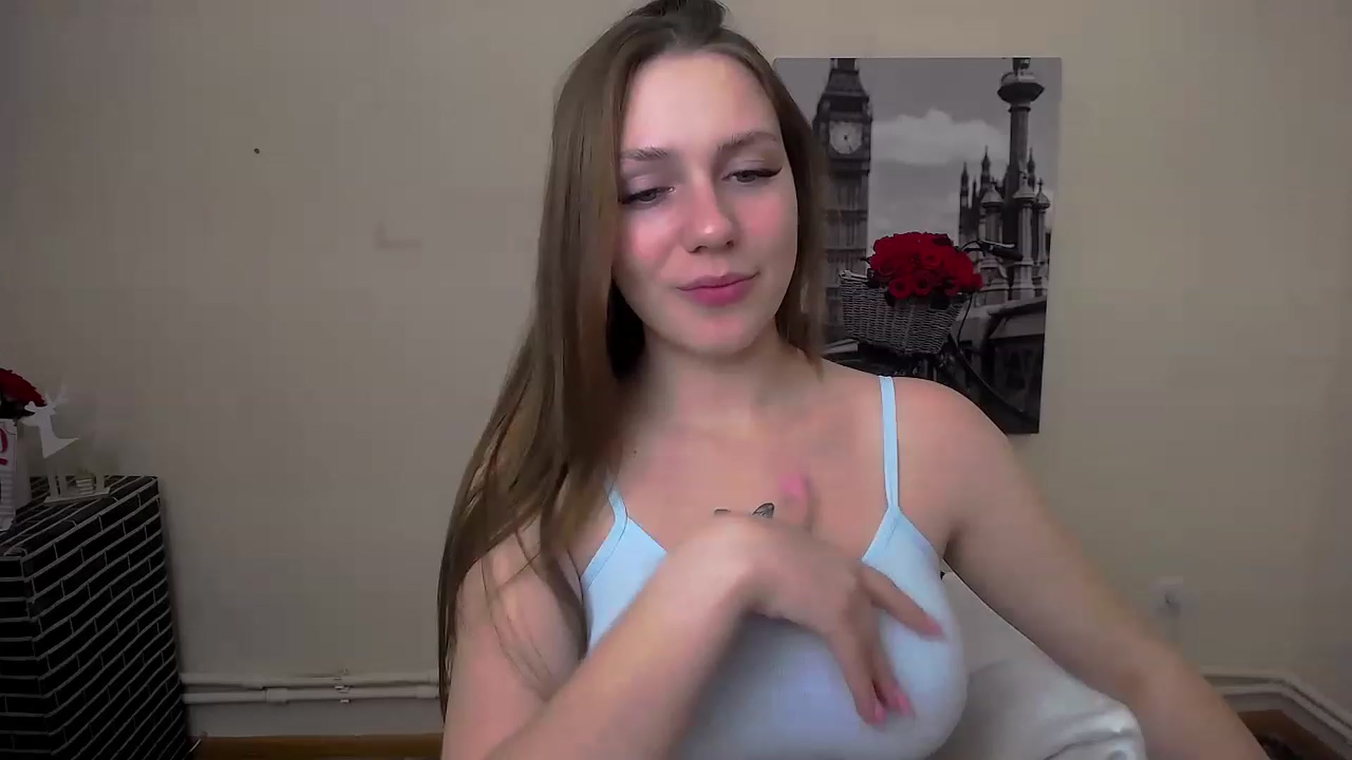 Gallery image thumbnail from EmilyFant_'s myfreecams stream on, 11/19/2022, 02:32 image 15 of 20