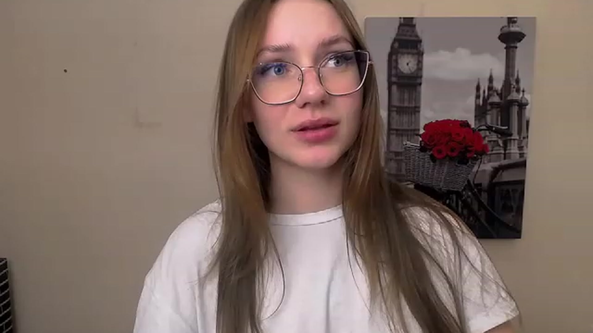 Gallery image thumbnail from EmilyFant_'s myfreecams stream on, 11/20/2022, 24:57 image 18 of 20